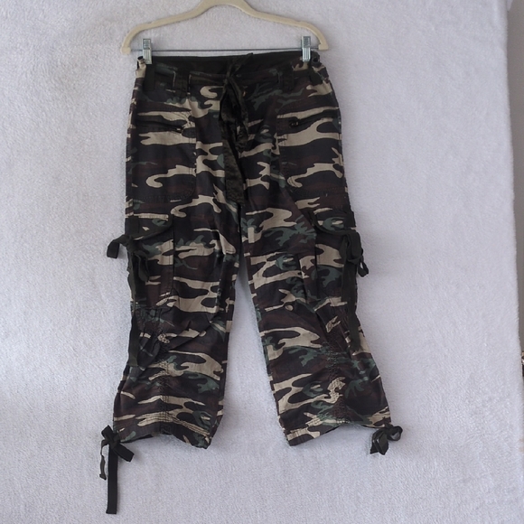 aziz Juniors‎ Green Camo Cropped Cargo Pants Size S - Picture 1 of 7